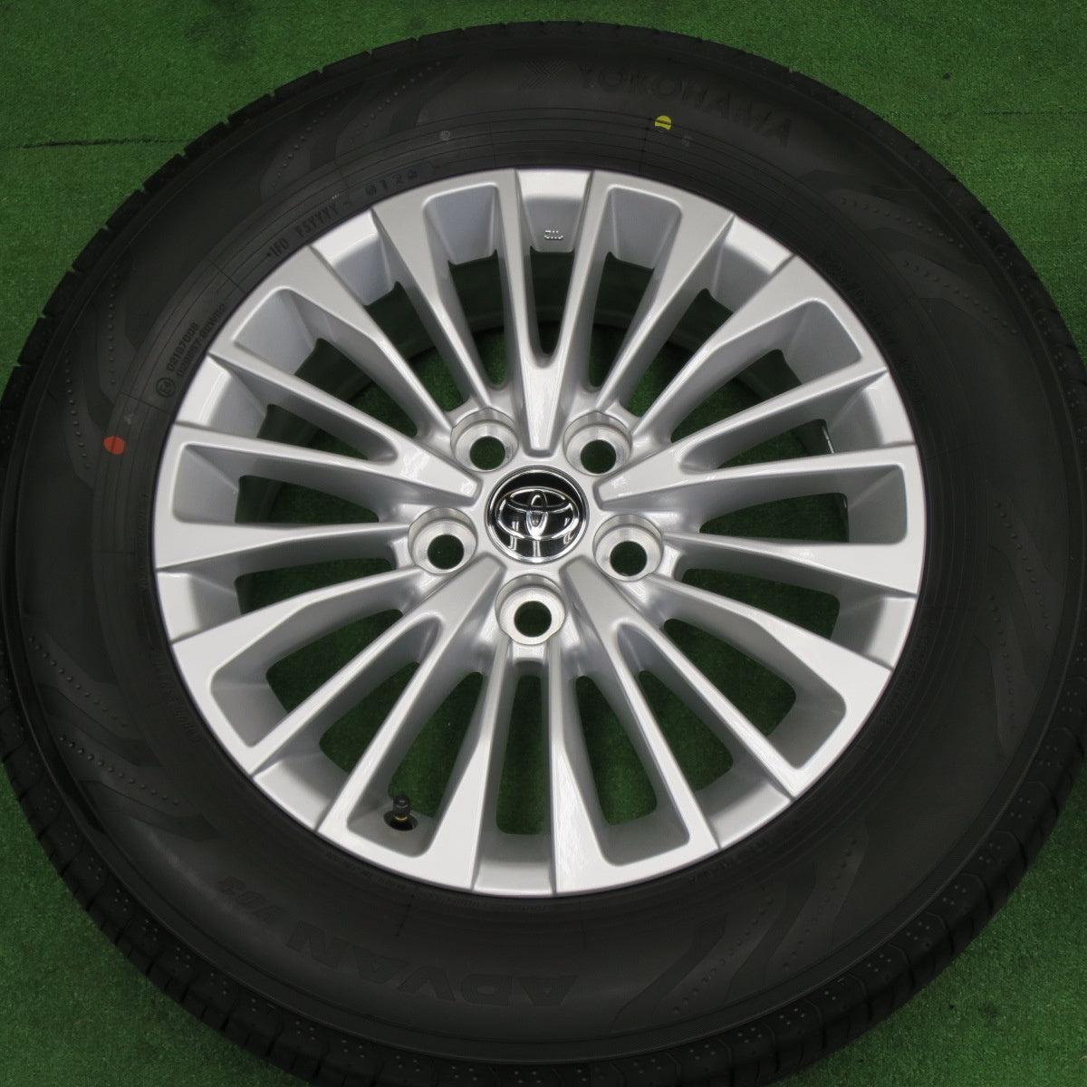 新車外し！26年★トヨタ 40系 アルファード ヴェルファイア 純正 225/65R17 ヨコハマ アドバン V03 17インチ PCD120/5H★6022301NKノ
