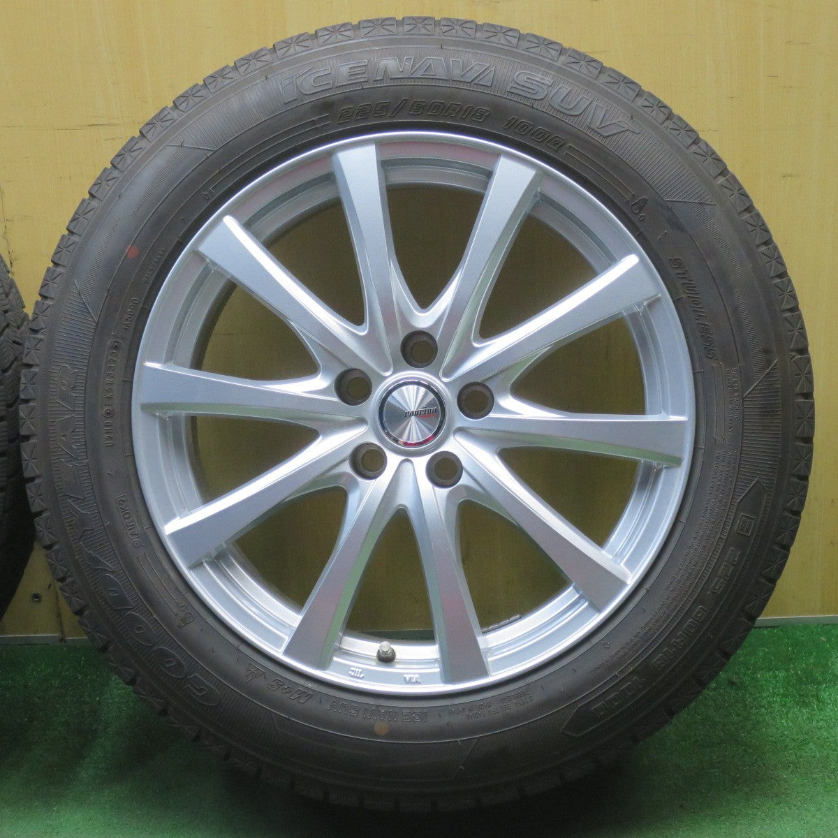 バリ溝！23年！キレイ！9.5分以上★スタッドレス 225/60R18 グッドイヤー アイスナビ SUV ravrion RS01 ラブリオン 18インチ PCD114.3/5H★6042203NJス
