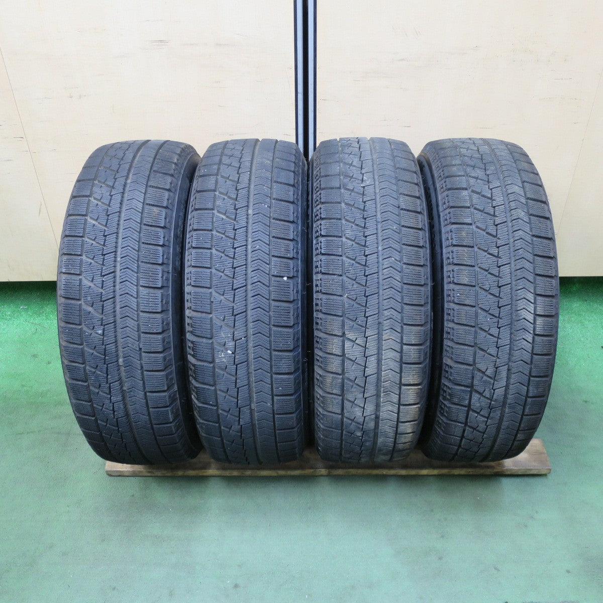 バリ溝！キレイ！8.5分★プリウス 等 195/65R15 スタッドレス ブリヂストン ブリザック VRX SCHNEIDER シュナイダー 15インチ PCD100/5H★5112805TTス