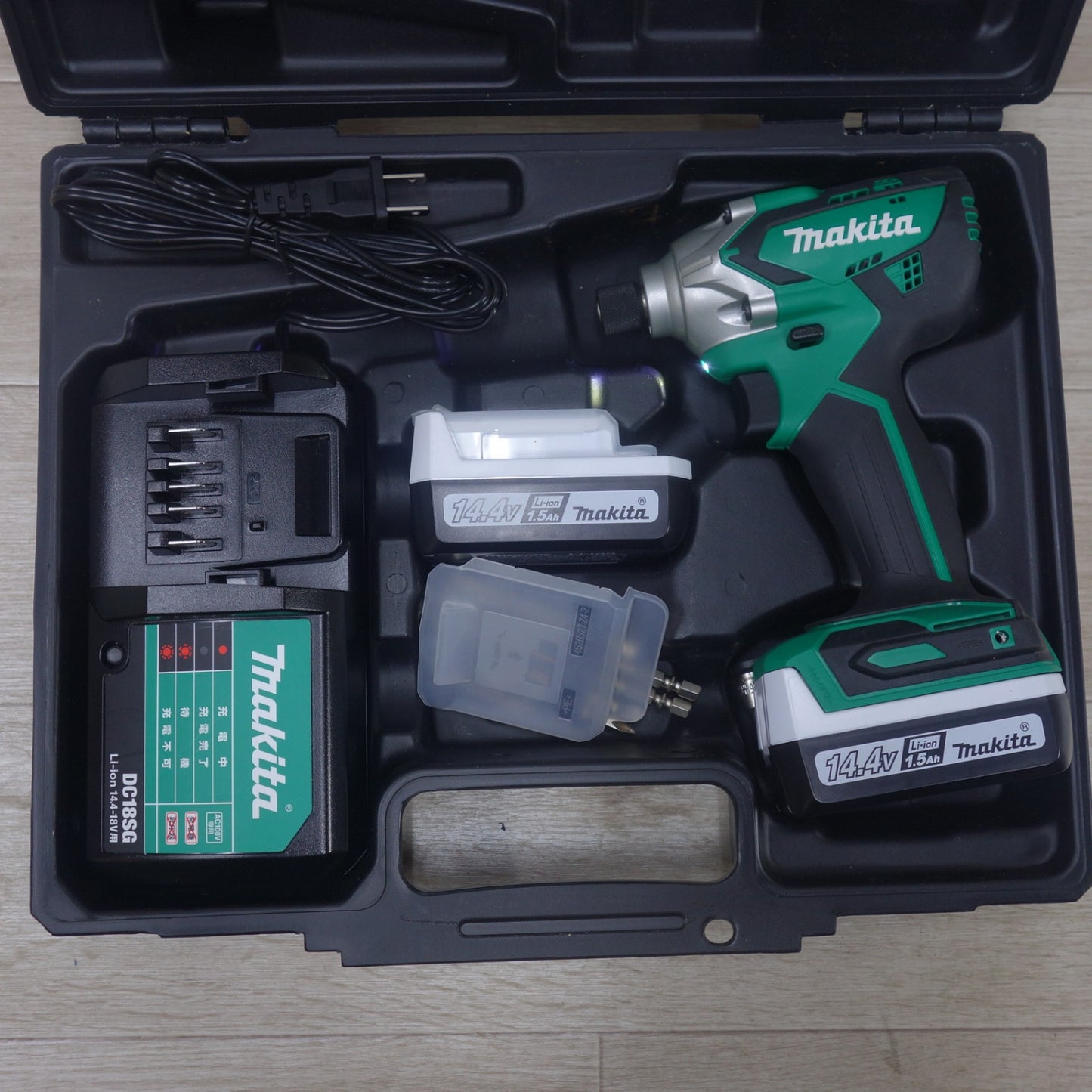 [送料無料] 美品！バッテリー2個◆マキタ 充電式 インパクト ドライバ 14.4V MTD001DSX 充電器 ケース付き 付属品付き 電動 工具◆