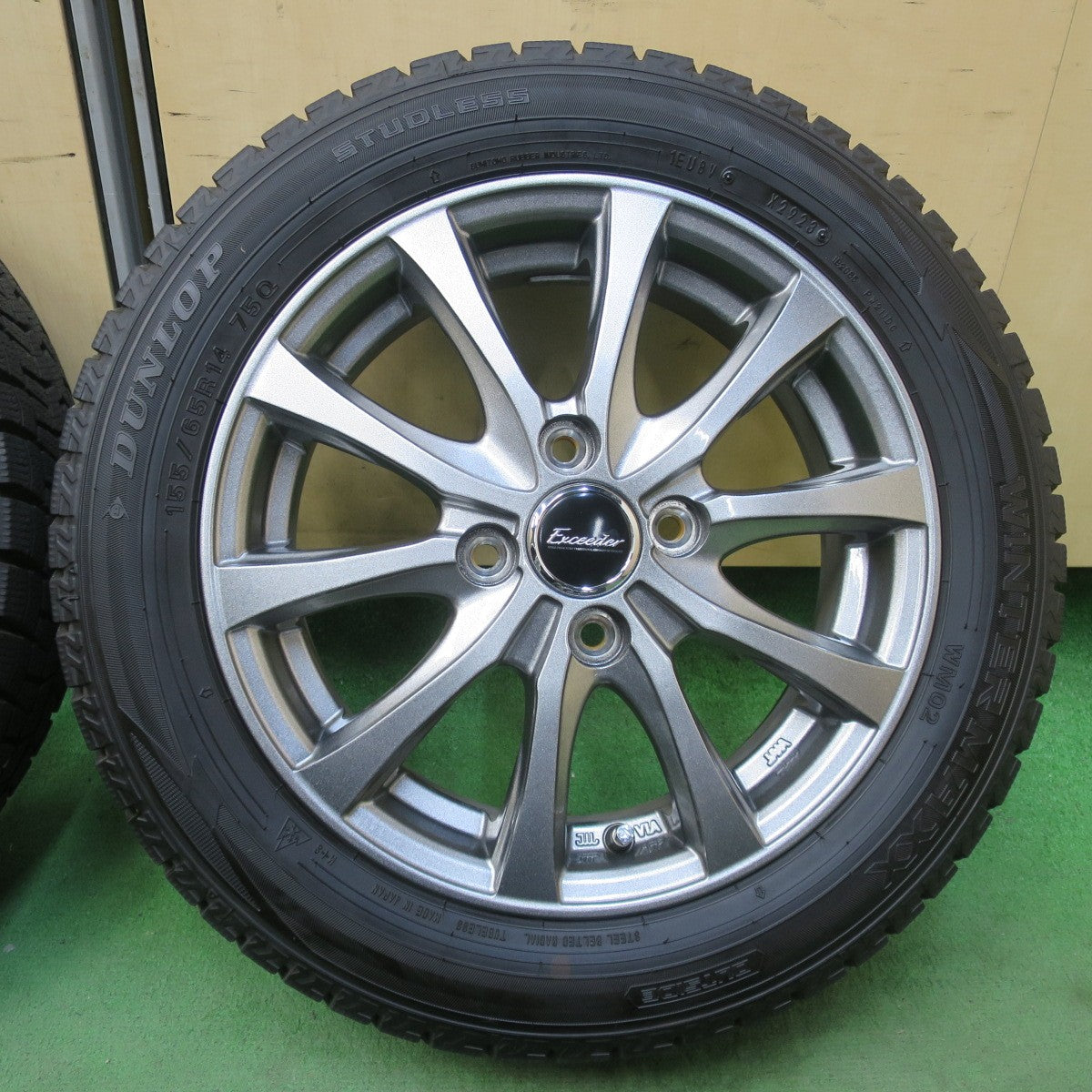バリ溝！23年！キレイ！ほぼ10分★スタッドレス 155/65R14 ダンロップ ウインターマックス WM02 Exceeder エクシーダー 14インチ PCD100/4H★6031103イス