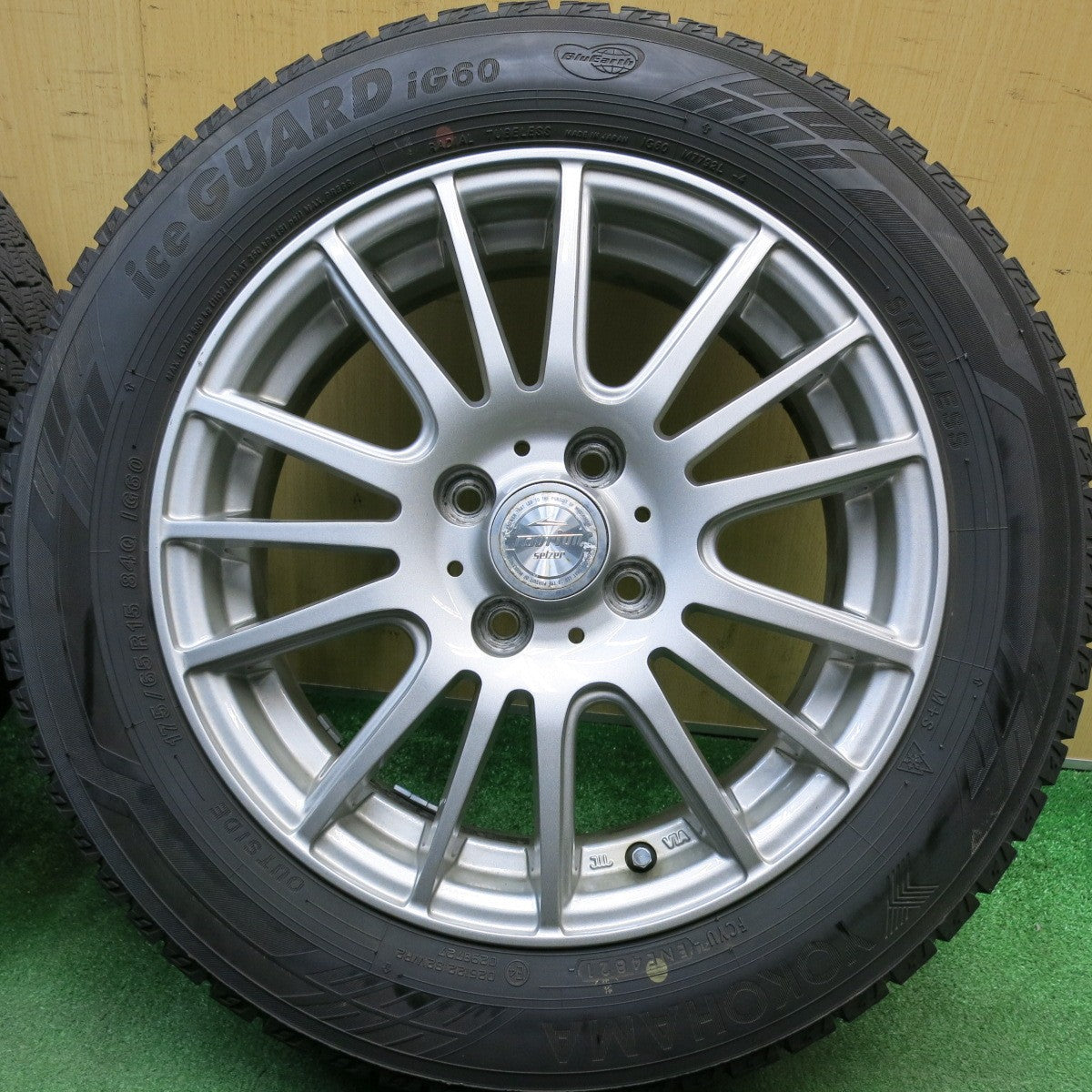 バリ溝！キレイ！9分★スタッドレス 175/65R15 ヨコハマ アイスガード iG60 ravrion selzer ラブリオン 15インチ PCD100/4H★6032810HAス
