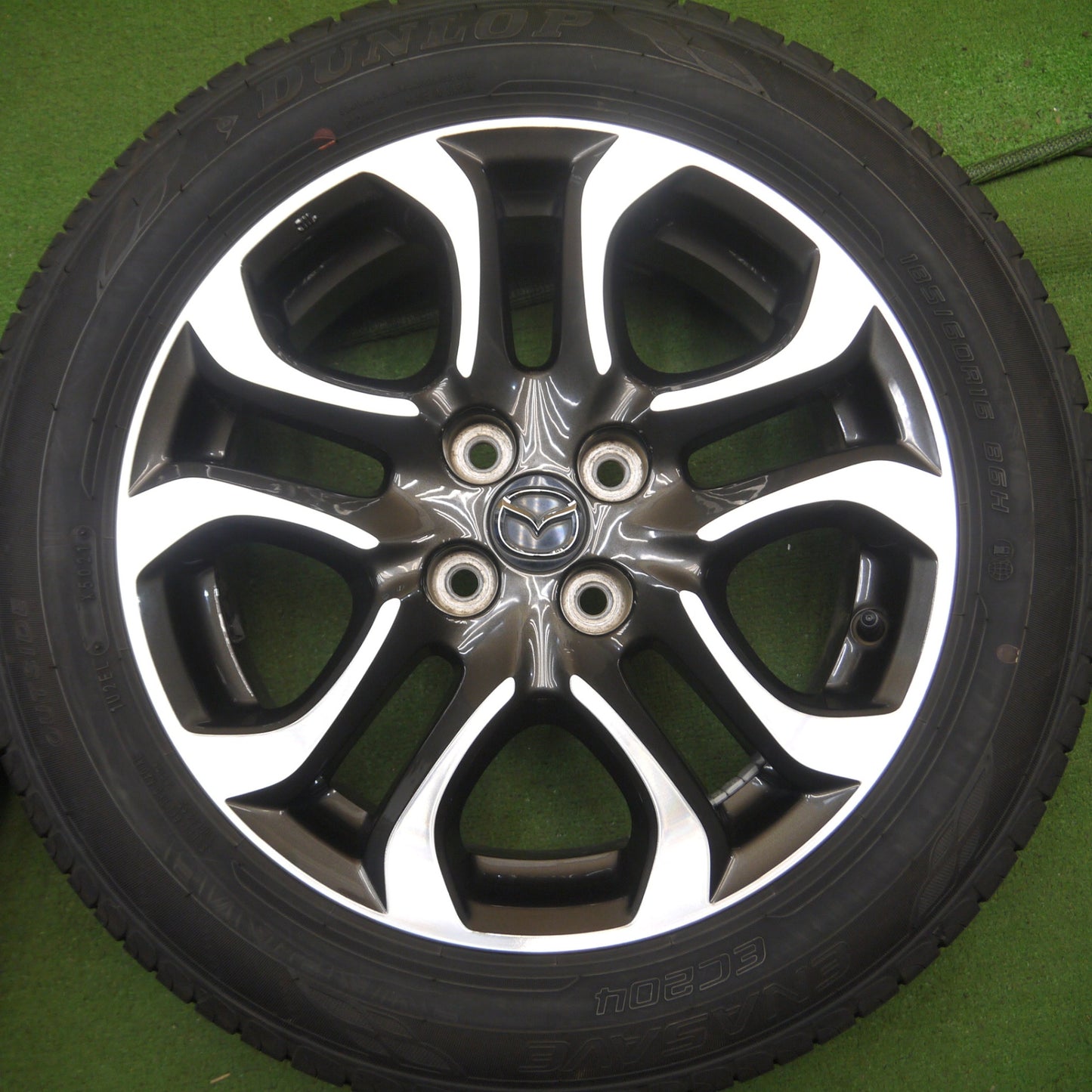*送料無料* バリ溝！21年！キレイ！9.5分★マツダ デミオ 純正 185/60R16 ダンロップ エナセーブ EC204 16インチ PCD100/4H★4032612Hノ