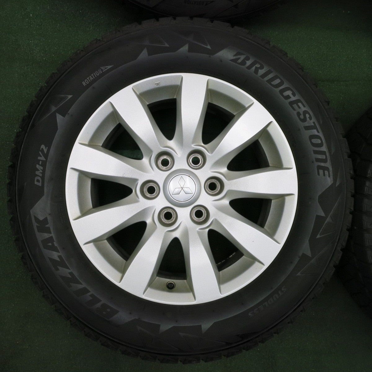 *送料無料* キレイ★三菱 パジェロ 純正 265/60R18 スタッドレス ブリヂストン ブリザック DM-V2 18インチ PCD139.7/6H★4041702TNス