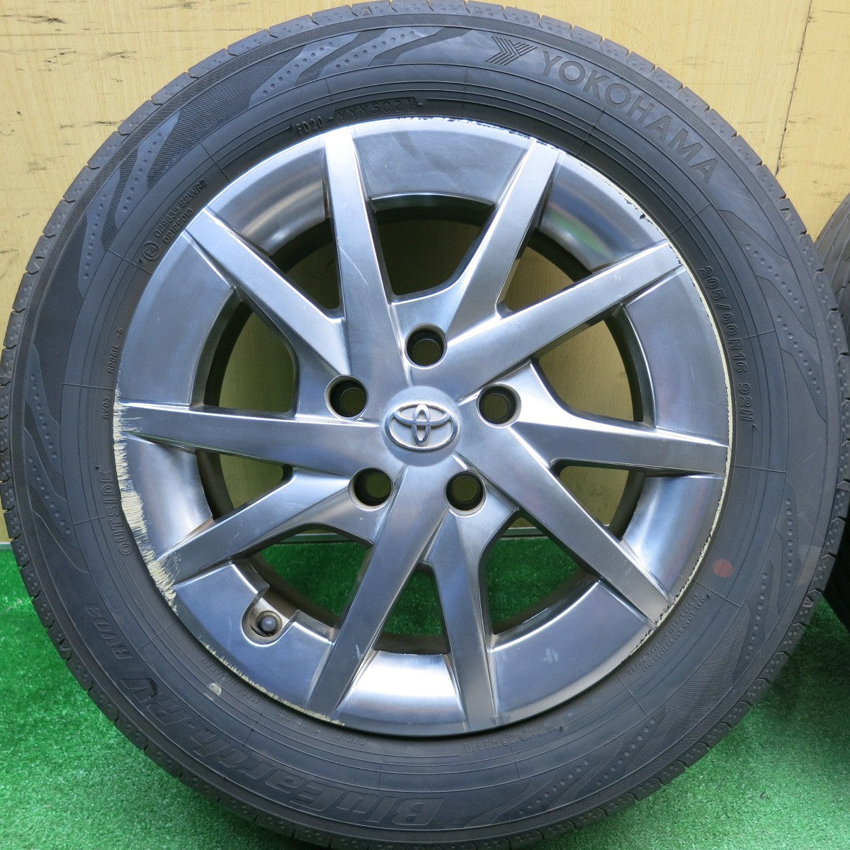 バリ溝！21年！9分★トヨタ プリウスα 純正 205/60R16 ヨコハマ BluEarth-RV RV03 ブルーアース 16インチ PCD114.3/5H★5121318HAノ