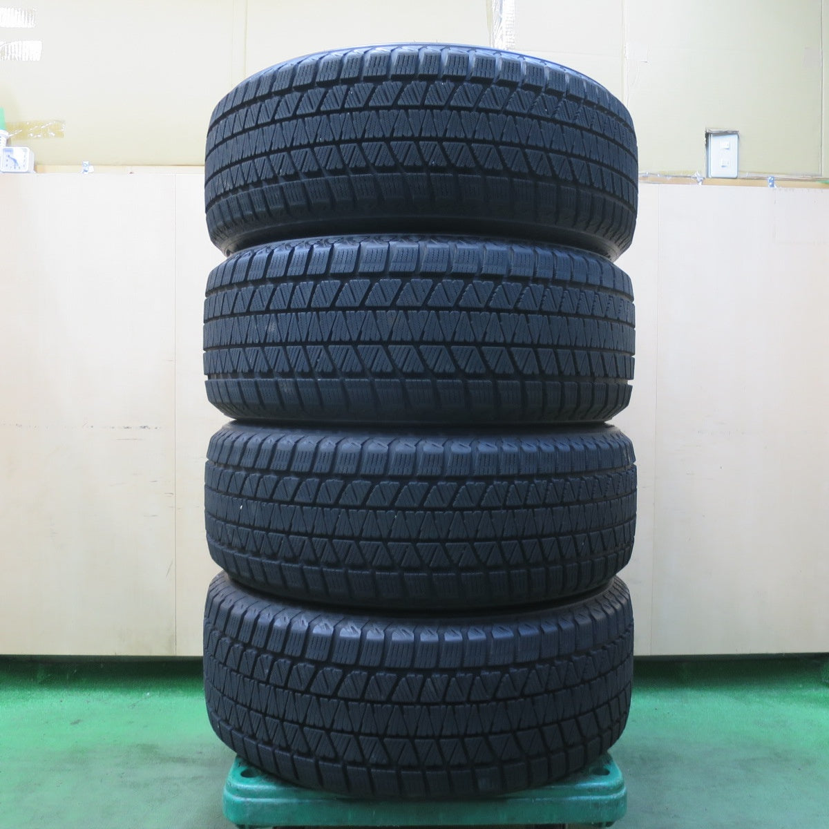 バリ溝！9.5分★スタッドレス 235/55R19 ブリヂストン ブリザック DM-V3 タイヤ 19インチ レクサス RX ハリアー RAV4 等★6010707イスタ