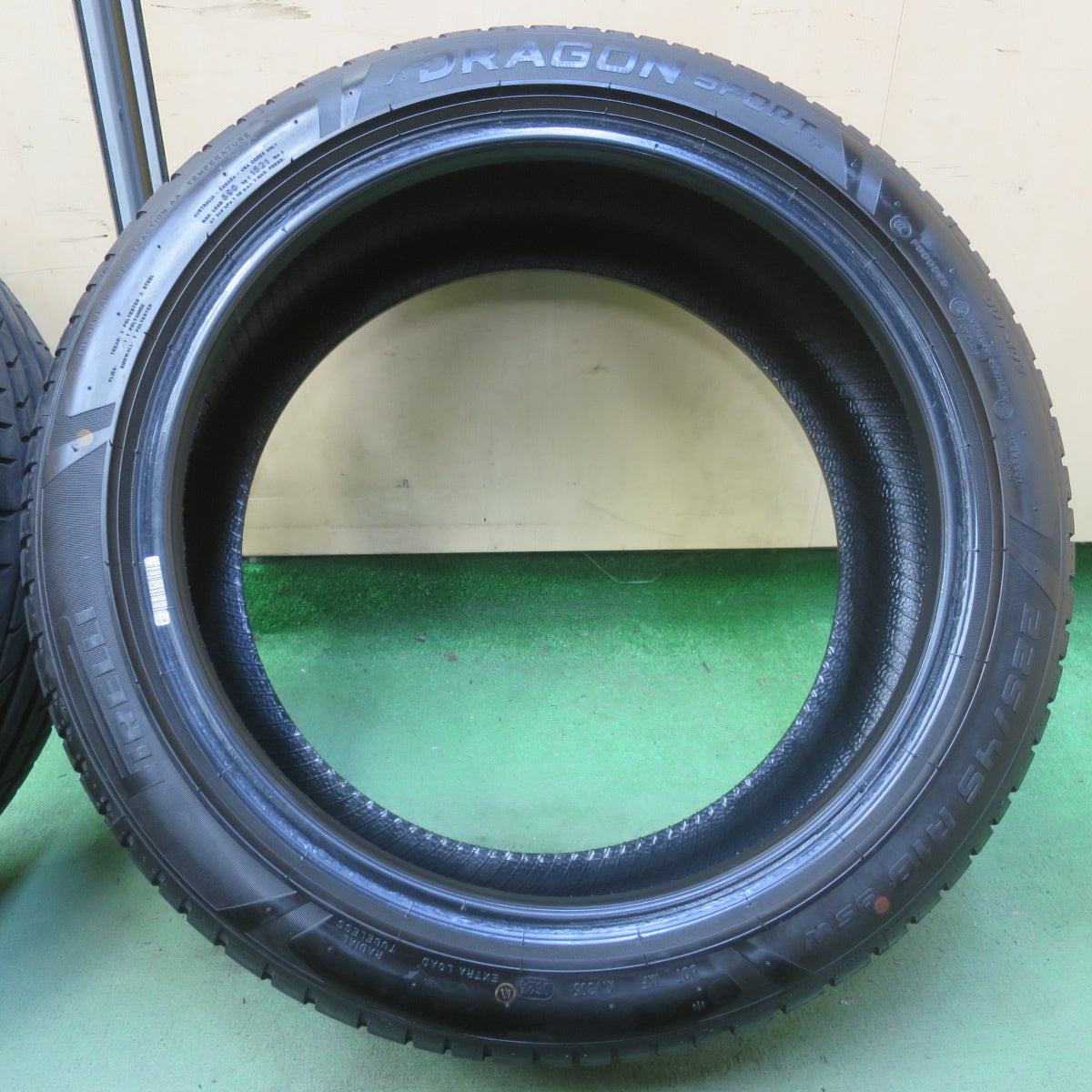 新車外し！24年◎225/45R18 ピレリ ドラゴン スポーツ TM タイヤ 18インチ クラウン レヴォーグ プリウスα 等◎6092515イノタ