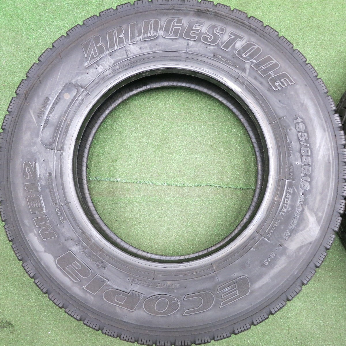 *送料無料* バリ溝！20年！8.5分★トラック タイヤ 195/85R16 114/112N ブリヂストン エコピア M812 ミックス オールシーズン 16インチ★4071418HAノタ