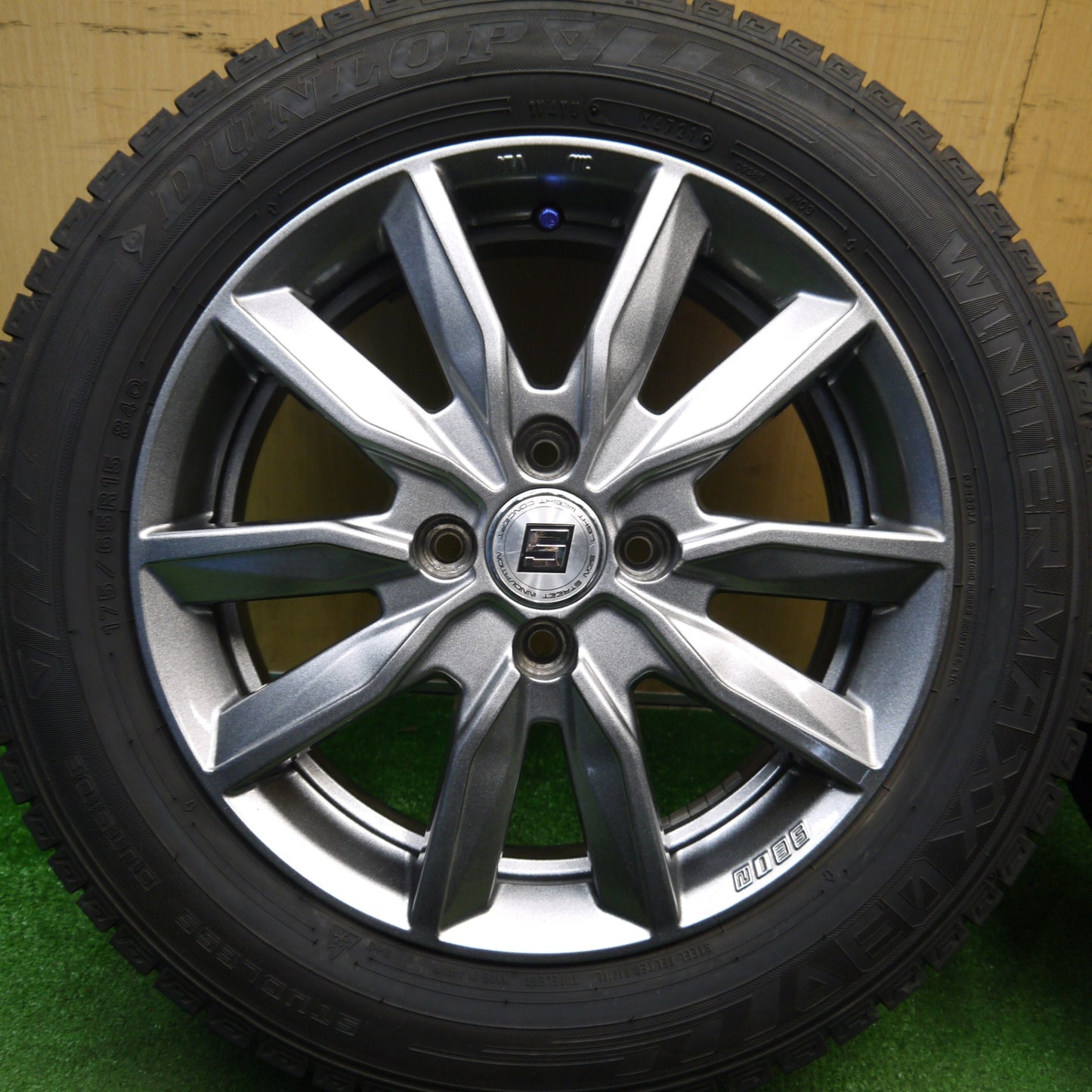バリ溝！キレイ！9分★スタッドレス 175/65R15 ダンロップ ウインターマックス 03 SEIN SV ザイン 15インチ PCD100/4H★6013006Hス