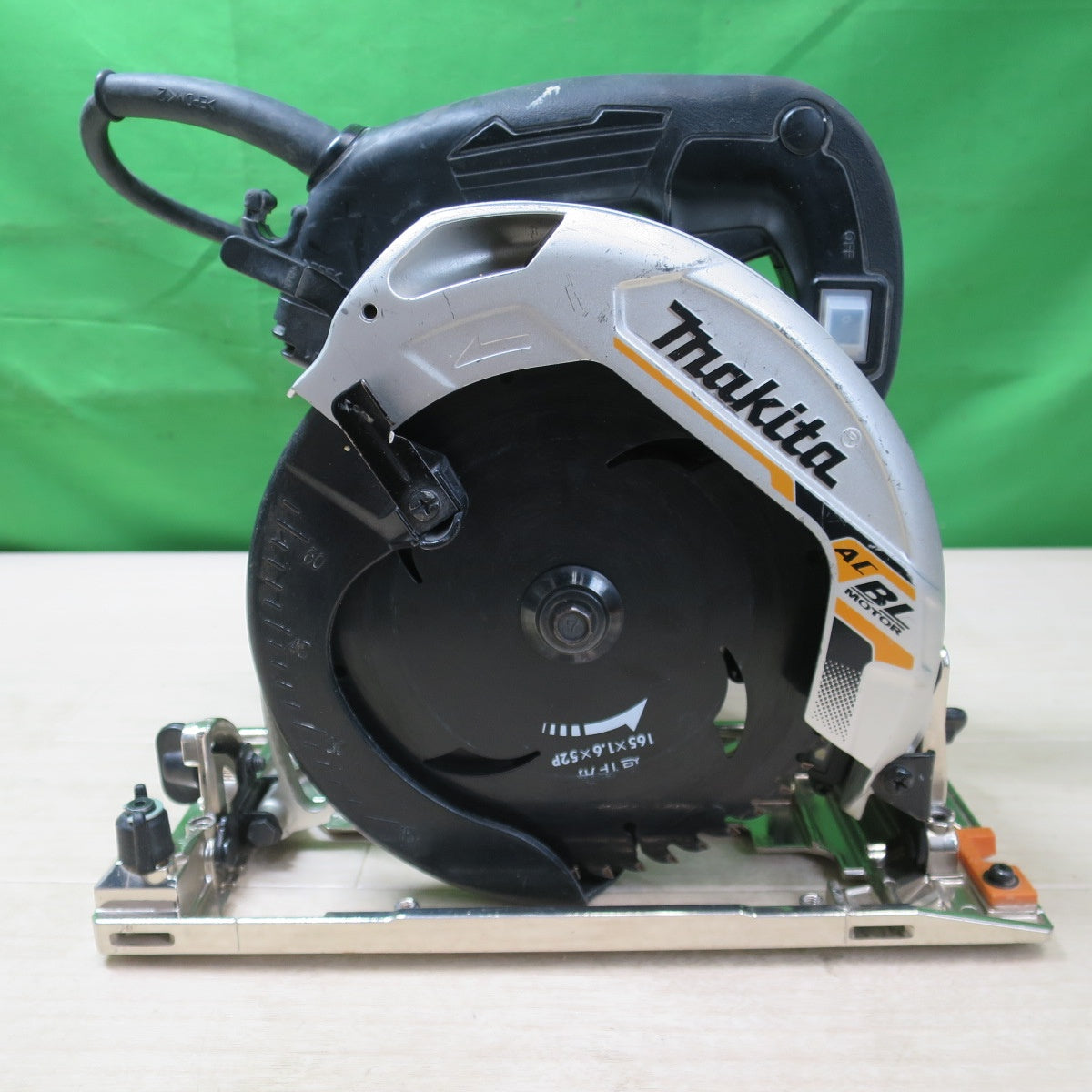 [送料無料] ☆マキタ 165mm 電子 マルノコ  HS6303 電動 工具 切断機 木工用 超硬 丸のこ 丸ノコ 丸鋸 コード式 makita 100V☆