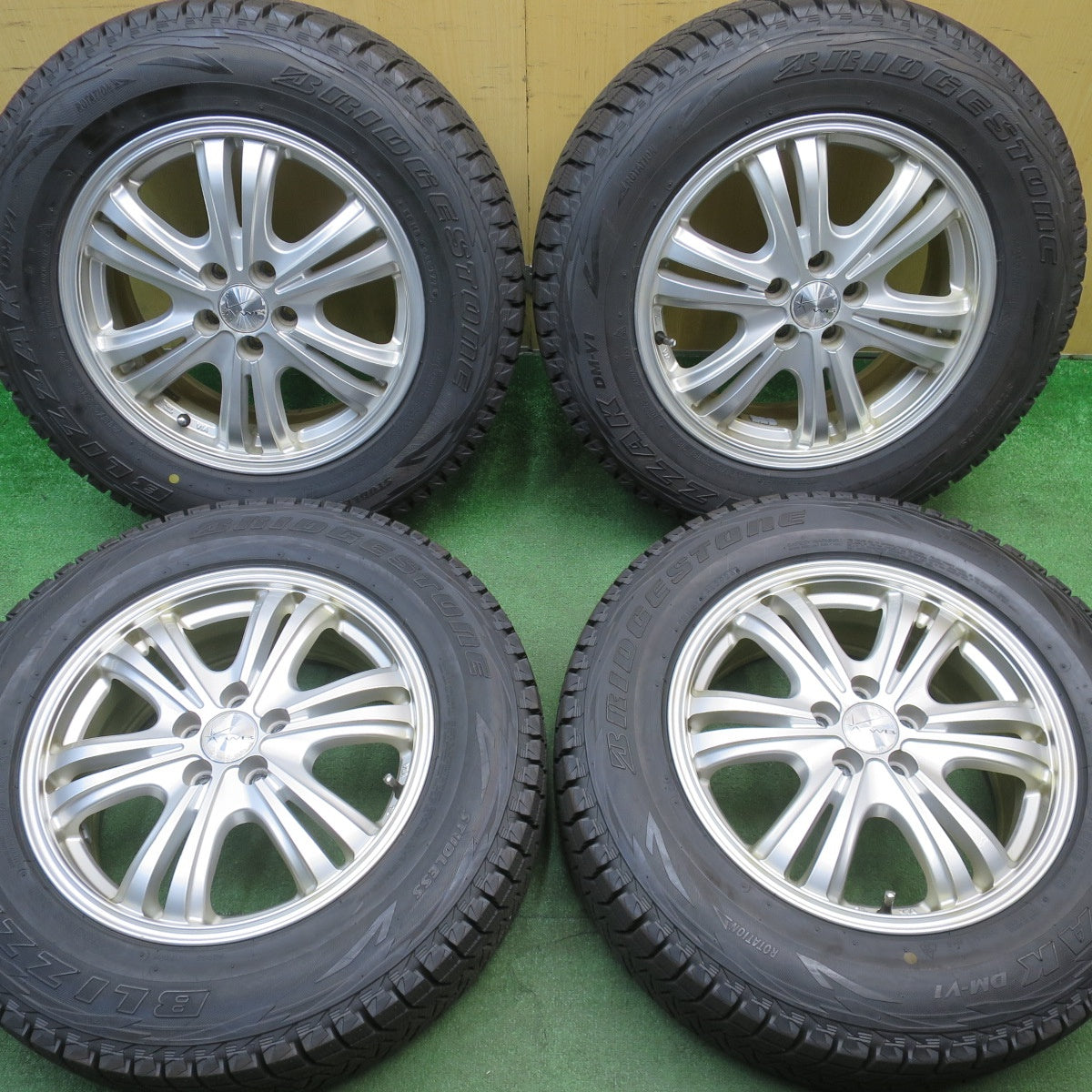 ほぼ未使用！24年★フォレスター 等 215/65R16 スタッドレス ブリヂストン ブリザック DM-V1 WB 社外 アルミ 16インチ PCD100/5H★6021905NJス