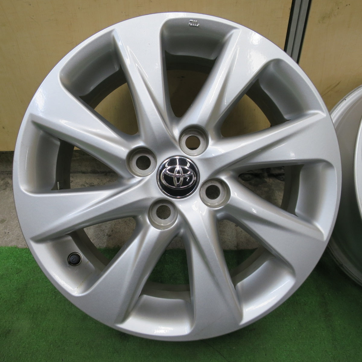 4本価格◎トヨタ MXPK11 アクア 純正 ホイール 15インチ 15×6J PCD100/4H◎6082803NGホ