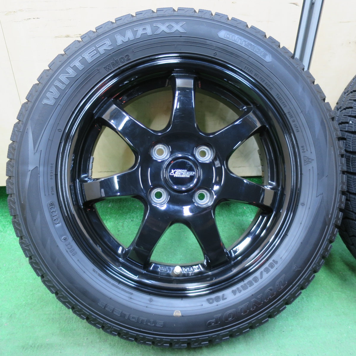 [送料無料] バリ溝！22年！綺麗！9.5分以上★スタッドレス X CROSS SPEED 165/65R14 ダンロップ ウインターマックス WM02 PREMIUM ソリオ ハスラー 等 PCD100/4H★5011306イス