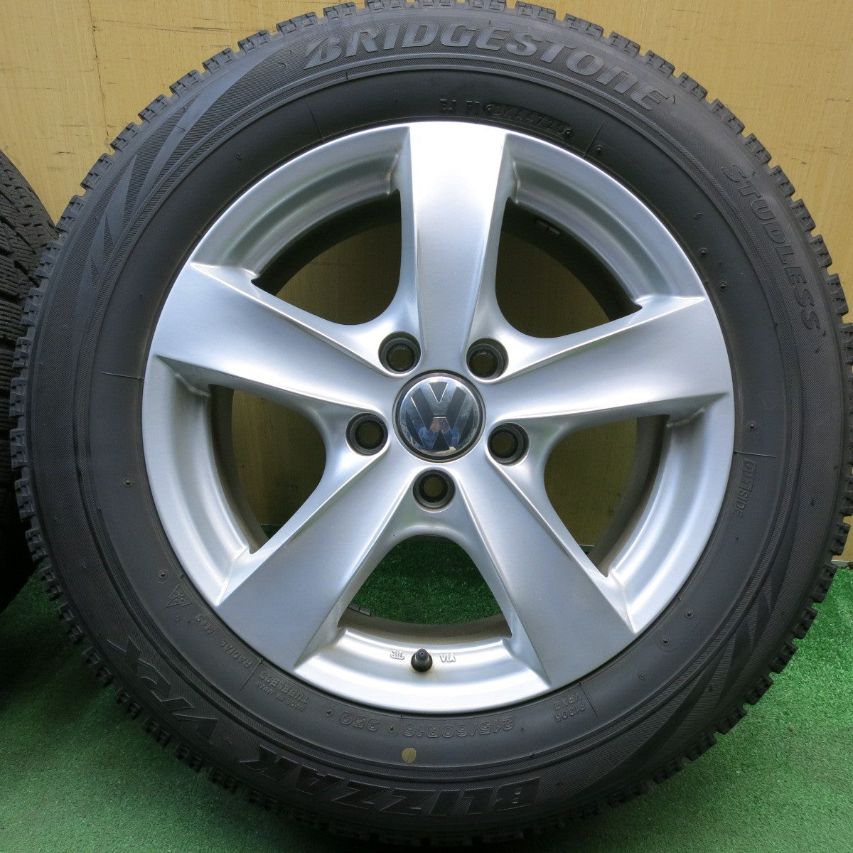 4本価格★ワーゲン アウディ 等 AGA Nebel 215/60R16 スタッドレス ブリヂストン ブリザック VRX ネーベル 16インチ PCD112/5H★6042307HAス