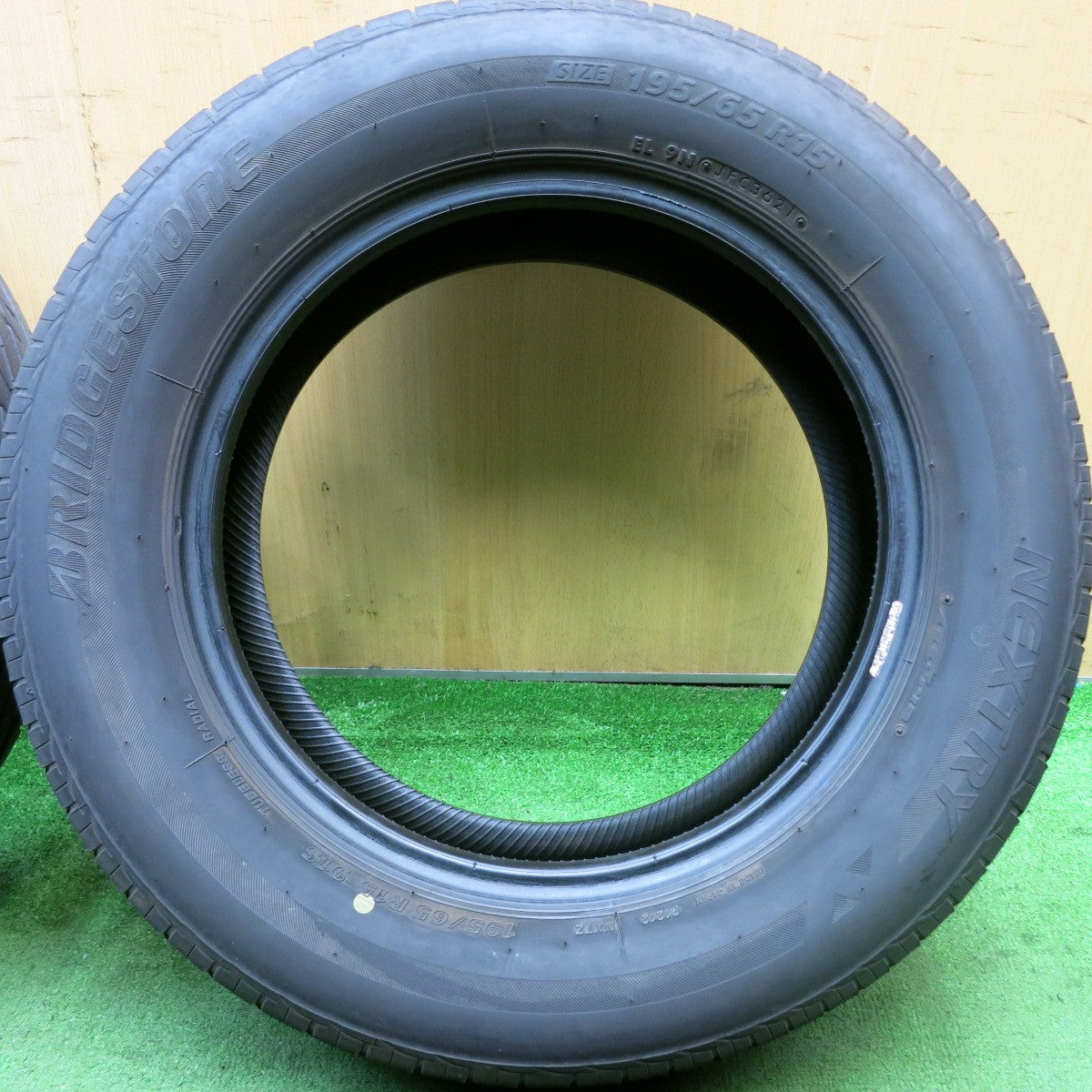 バリ溝！21年！9.5分★195/65R15 ブリヂストン ネクストリー エコピア タイヤ 15インチ プリウス ノア ヴォクシー セレナ 等★5071711HAノタ