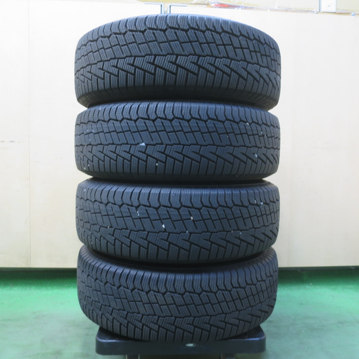 バリ溝！25年！キレイ！ほぼ10分◎スタッドレス 195/65R15 コンチネンタル ノースコンタクト NC6 VELVA WONDER ヴェルヴァ ワンダー 15インチ PCD114.3/5H◎6062409イス