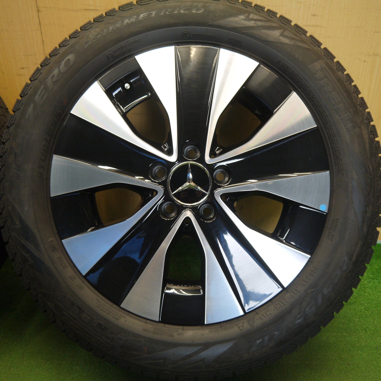 バリ溝！23年！キレイ！9.5分以上★ベンツ Vクラス W447 EQV 等 純正 225/55R17 スタッドレス ピレリ アイスゼロ アシンメトリコ 17インチ PCD112/5H★6060906Hス