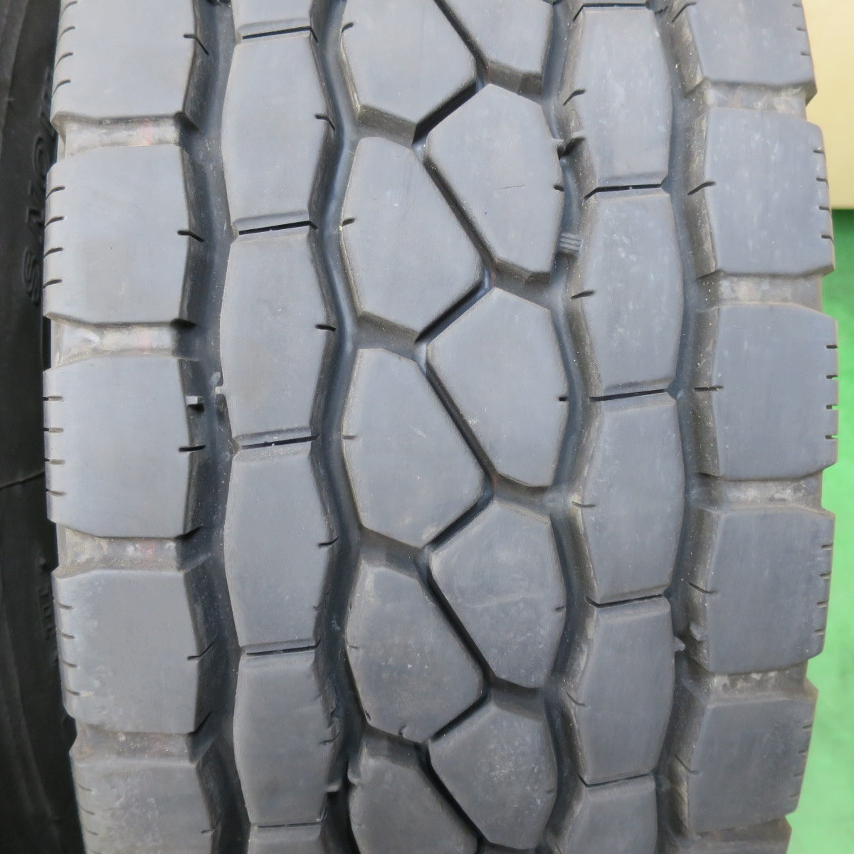 [送料無料] バリ溝！24年！9分★トラック タイヤ 245/70R19.5 136/134J ブリヂストン エコピア M801Ⅱ ミックス オールシーズン 19.5インチ★5012108イスタ