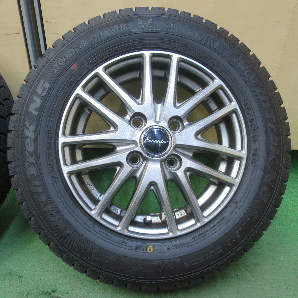 バリ溝！23年！キレイ！8.5分◎スタッドレス 145/80R13 オートバックス ノーストレック N5 Exceeder エクシーダー 13インチ PCD100/4H◎6072609イス