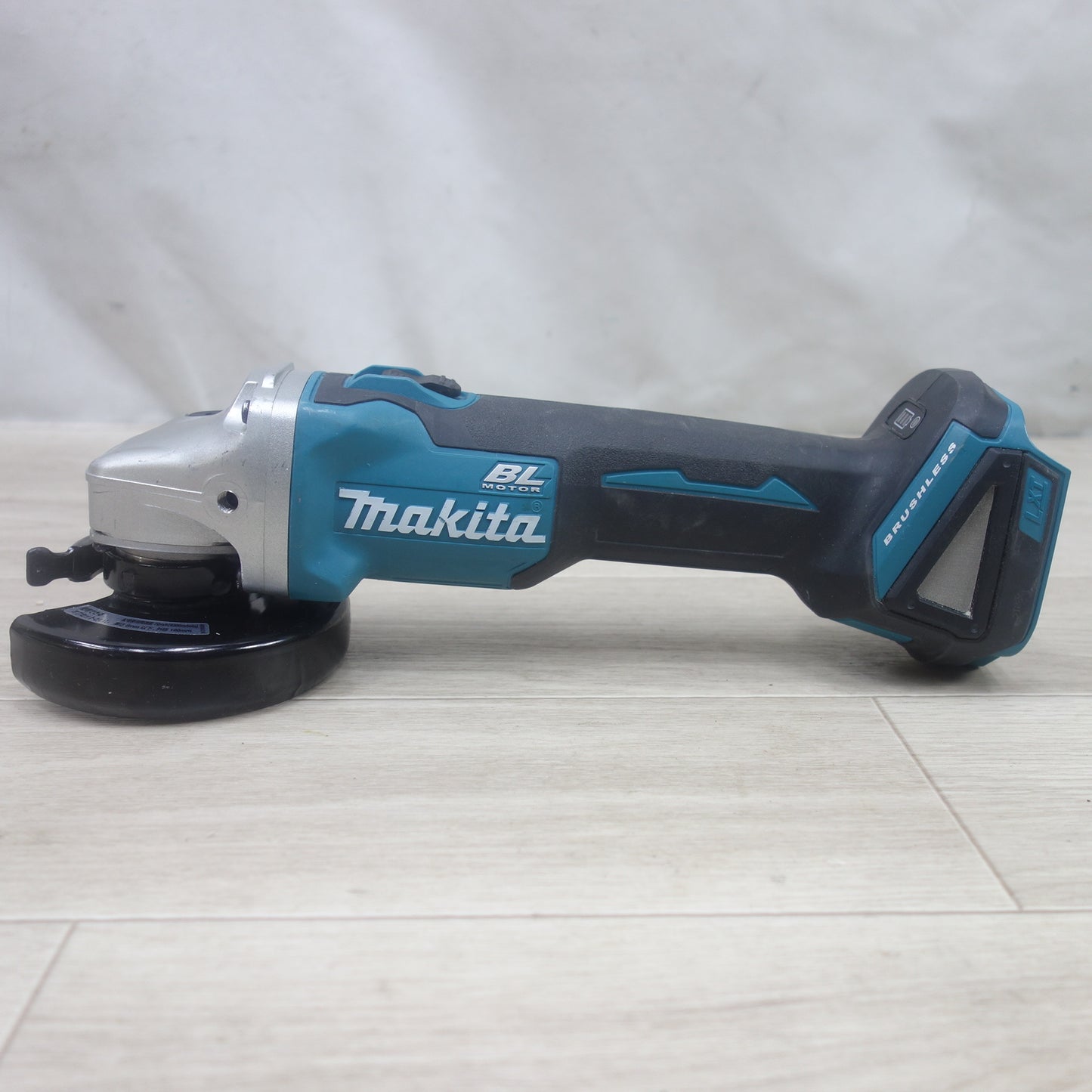 [送料無料] ◆マキタ 100mm 充電式 ディスクグラインダ GA404DN 電動 工具 研削 研摩 研磨 機 18V makita◆