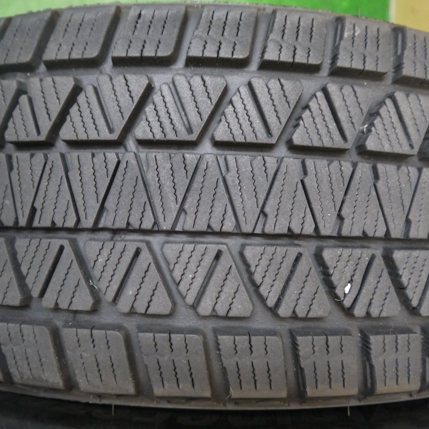 バリ溝！9分★スタッドレス 225/70R16 ブリヂストン ブリザック DM-V3 タイヤ 16インチ デリカ D:5 アウトランダー ハリアー RAV4 等★5121207Hスタ