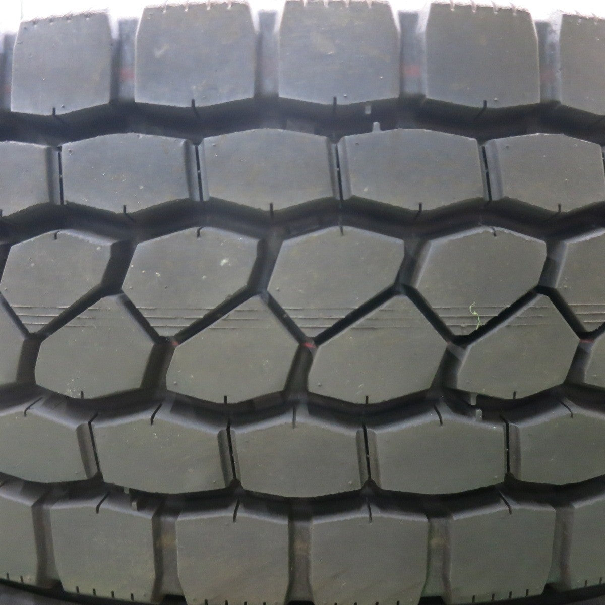 *送料無料* 新車外し！22年！ほぼ未使用★トラック タイヤ 245/70R19.5 136/134J ブリヂストン エコピア M801Ⅱ ミックス 19.5インチ★4071001HAノタ