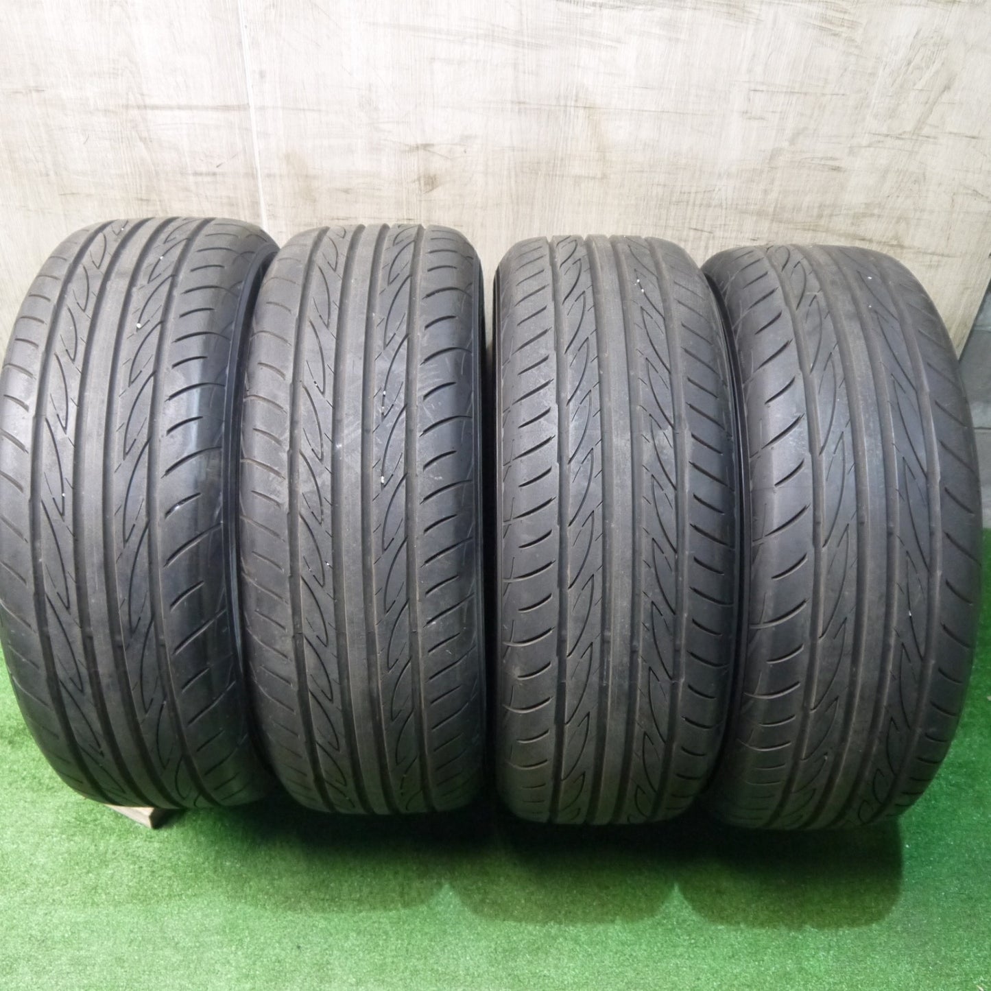 ほぼ未使用！キレイ◎クライスラー 300C 300S 等 純正 235/55R18 ヨコハマ アドバン FLEVA V701 18インチ PCD115/5H◎6061602KKノ