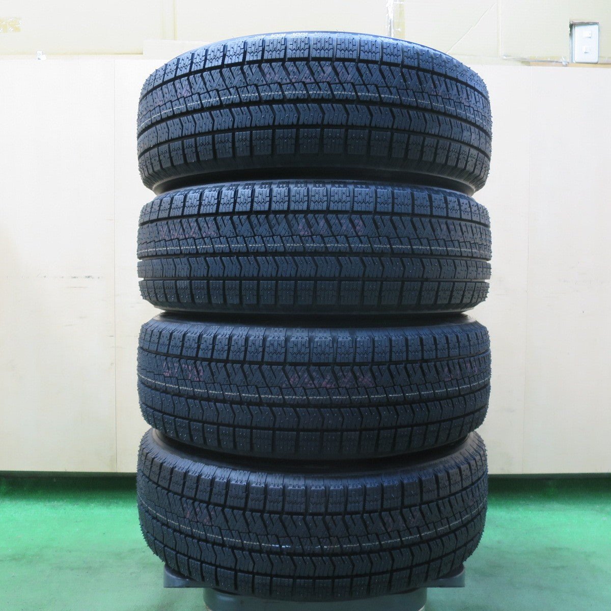 未使用！23年★スタッドレス 185/60R15 ブリヂストン ブリザック VRX2 BALMINUM バルミナ 15インチ PCD100/4H★5080803イス