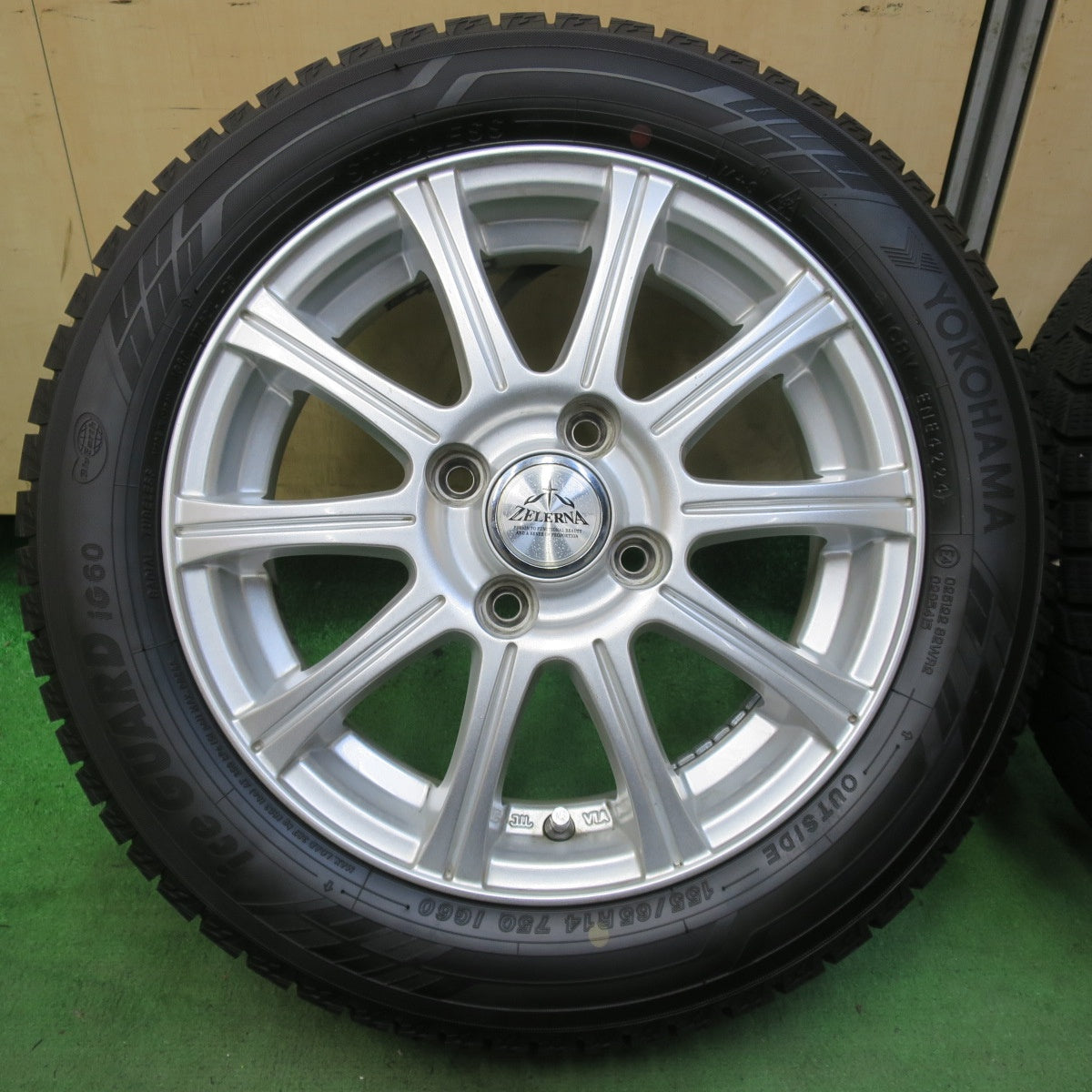 バリ溝！24年！ほぼ10分★スタッドレス 155/65R14 ヨコハマ アイスガード iG60 ZELERNA 14インチ PCD100/4H★5090905イス