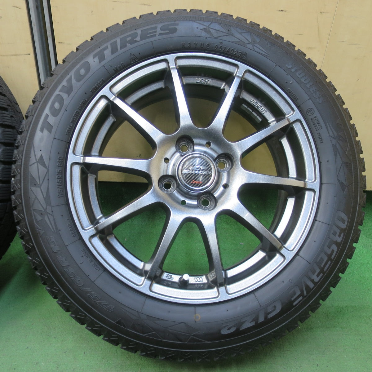 バリ溝！23年！9.5分以上★スタッドレス 175/65R15 トーヨー オブザーブ GIZ2 SCHNEIDER シュナイダー 15インチ PCD100/4H★6033013イス