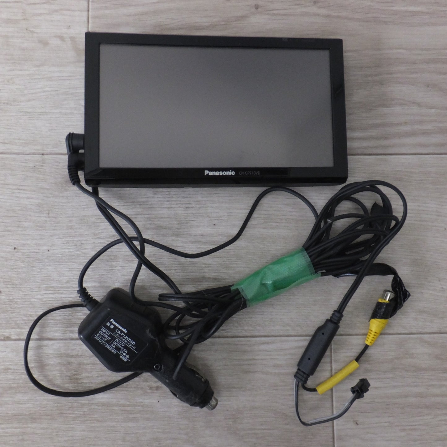 [送料無料] ★パナソニック Panasonic SSDポータブルカーナビゲーション Gorilla CN-GP710VD(24★