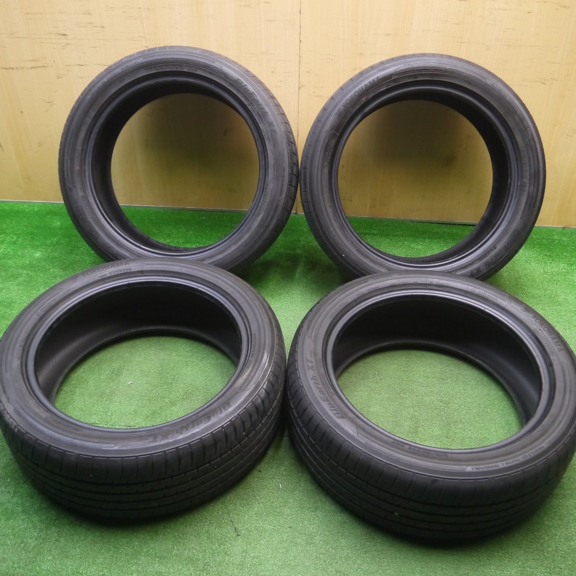 送料無料] バリ溝！9分☆215/50R18 ヨコハマ BluEarth-XT AE61 タイヤ