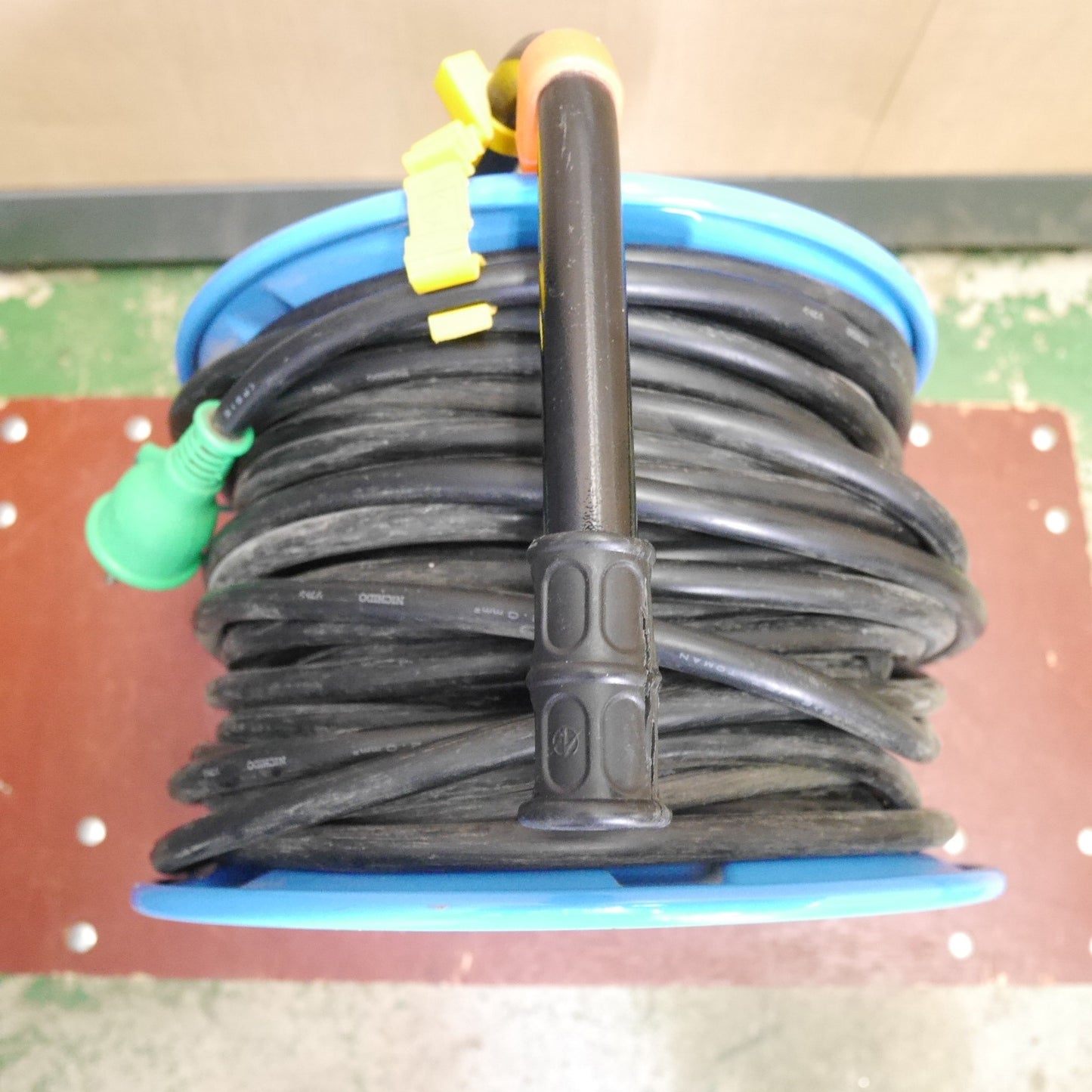 [送料無料] ☆日動 30m コードリール NPW-EB33 屋外型 電工ドラム 防雨 防塵型 漏電 保護 専用 ブレーカー付 NICHIDO☆