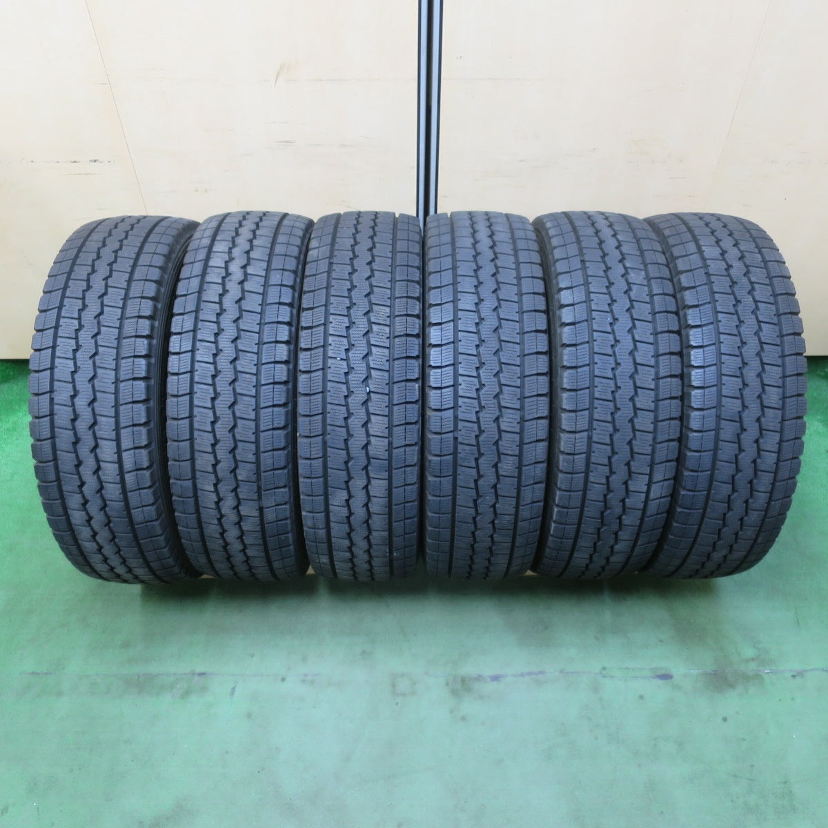 バリ溝！23年！9分！6本★トラック タイヤ 225/75R16 118/116L スタッドレス ダンロップ ウインターマックス LT03M 16インチ★5121901イスタ