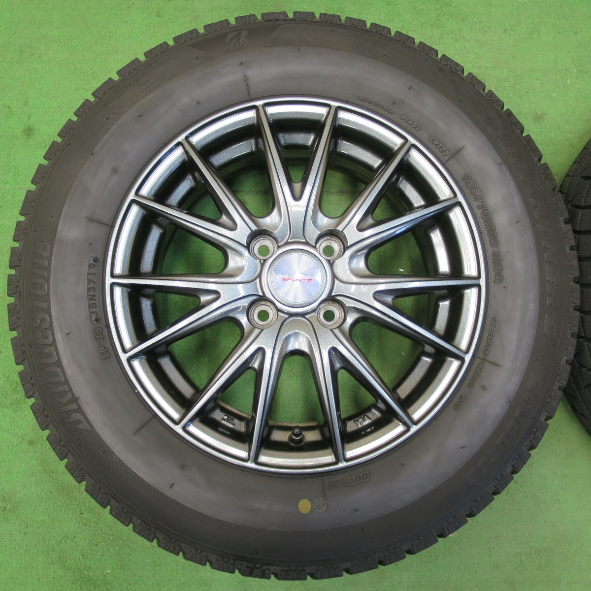 [送料無料] キレイ★スタッドレス 185/70R14 ブリヂストン アイスパートナー2 VELVA SPORTZ ヴェルヴァ 14インチ PCD100/4H★4103004イス