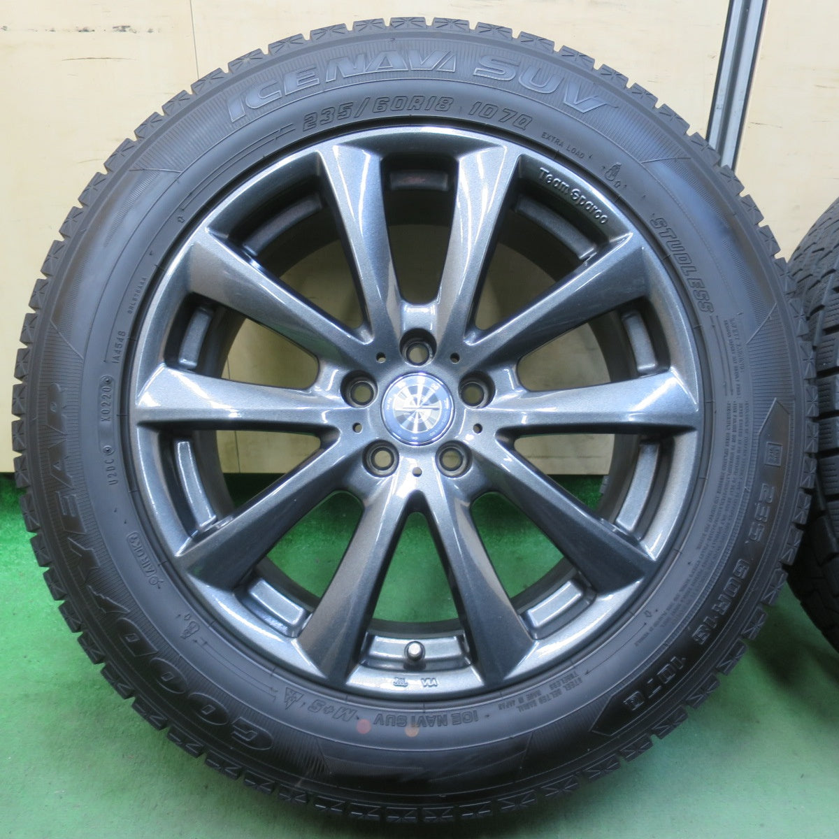 バリ溝！キレイ！9分★ボルボ 等 235/60R18 スタッドレス グッドイヤー アイスナビ SUV Team Sparco CRIMSON チームスパルコ クリムソン 18インチ PCD108/5H★5111102イス