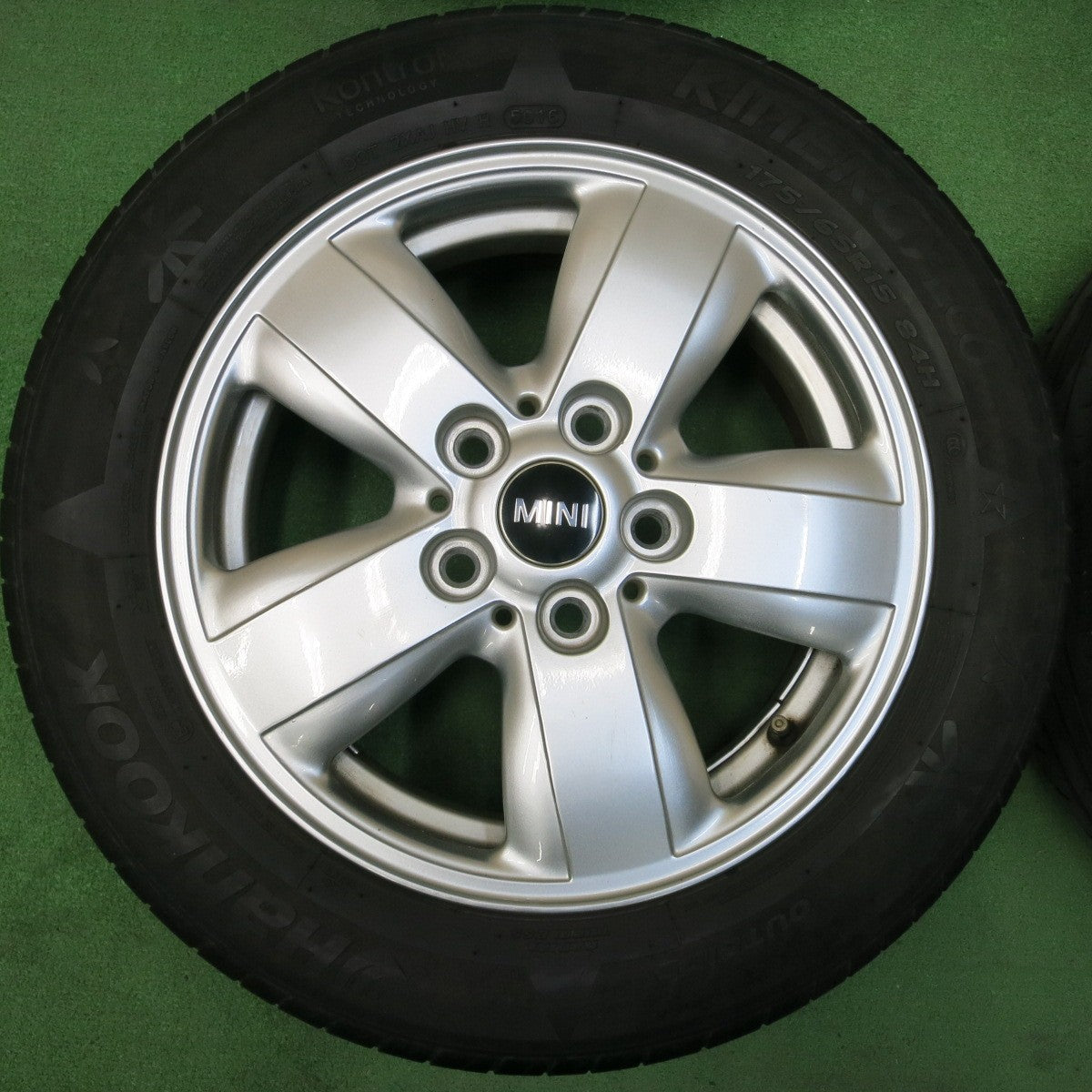 *送料無料* 4本価格★MINI ミニ クーパー F55 F56 純正 175/65R15 ハンコック キナジー エコ 15インチ PCD112/5H★4041013イノ