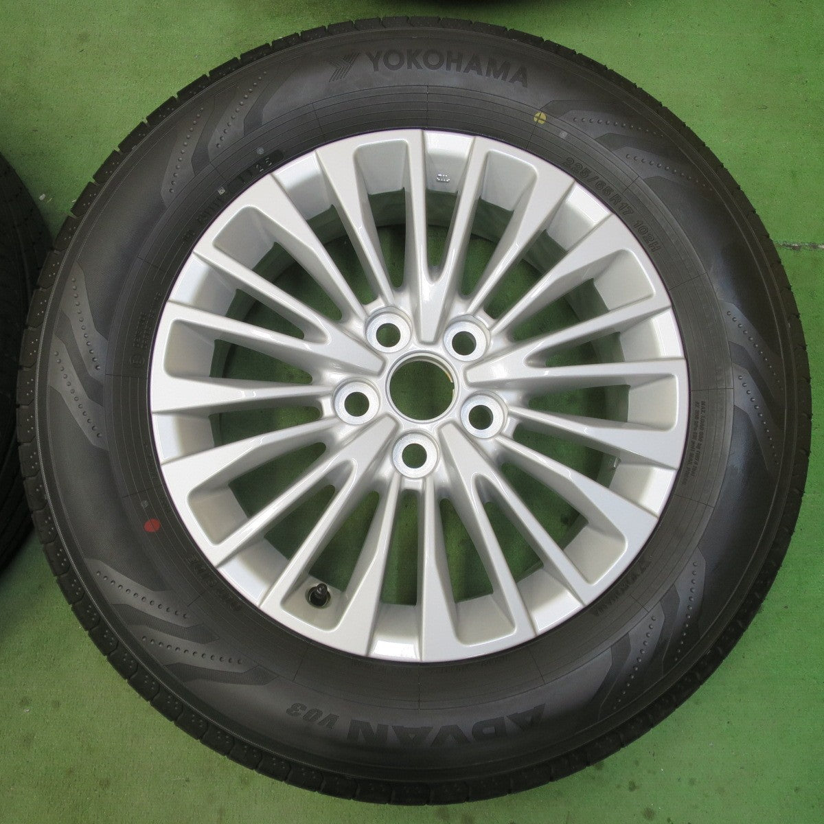 新車外し！25年★トヨタ 40系 アルファード ヴェルファイア 純正 225/65R17 ヨコハマ アドバン V03 17インチ PCD120/5H★6022508イノ