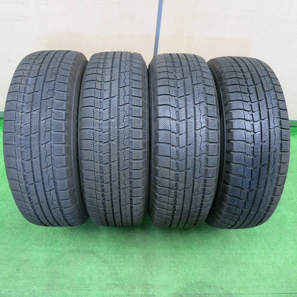 [送料無料] バリ溝！22年！キレイ！9.5分★スタッドレス 215/70R16 トーヨー ウインター トランパス TX SCHNEIDER MiD シュナイダー 16インチ PCD114.3/5H★4112102NJス