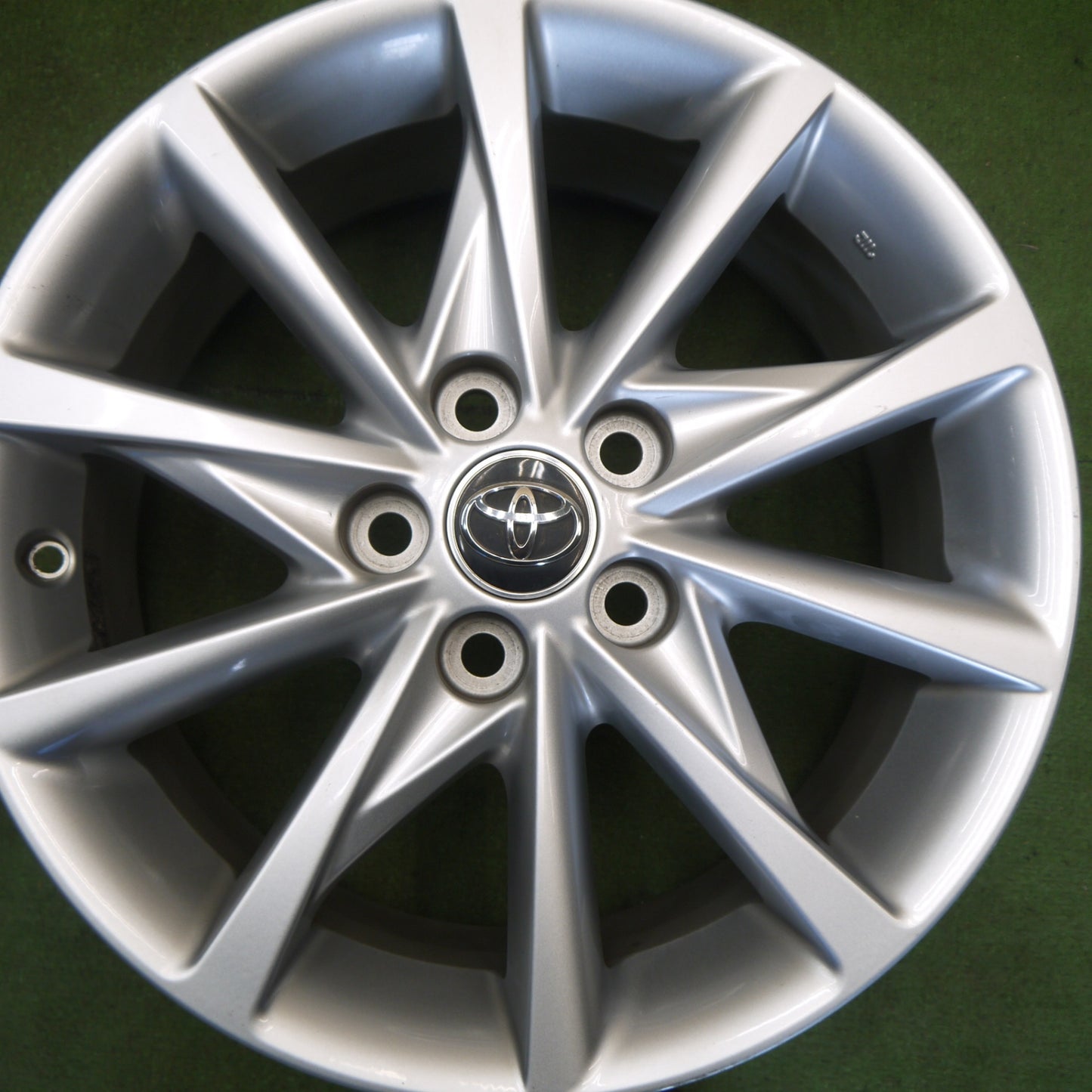 キレイ★トヨタ プリウスα Sツーリング 純正 ホイール 17インチ 17×7J PCD114.3/5H★6061707Hホ