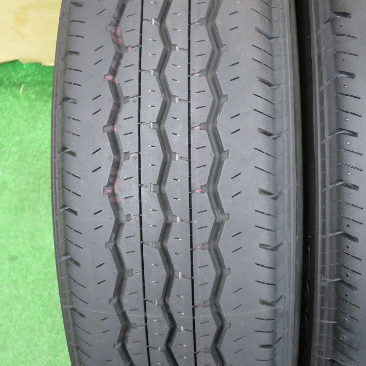 新車外し！25年★195/80R15 107/105S ブリヂストン エコピア RD613 タイヤ 15インチ ハイエース レジアスエース キャラバン 等★6030803NKノタ