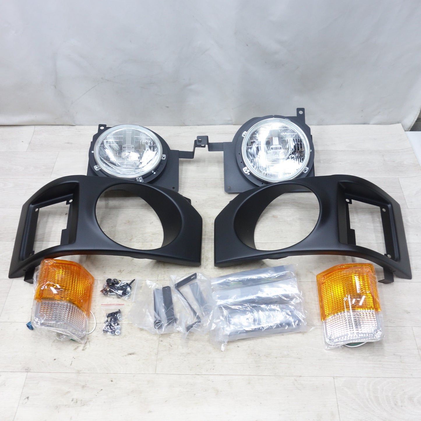 [送料無料] 未使用！左右セット◆4型～ ハイエース GOODSPEED ヘッドライト 丸目 KOITO ハロゲン HCR-221 HCR-1 997-16142 HID-H01 ヘッドランプ グッドスピード マットブラック塗装◆