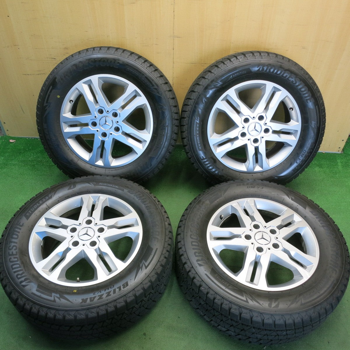 バリ溝！キレイ！9.5分以上★ベンツ W463 Gクラス ゲレンデ 純正 265/60R18 スタッドレス ブリヂストン ブリザック DM-V3 18インチ PCD130/5H★6052405HAス