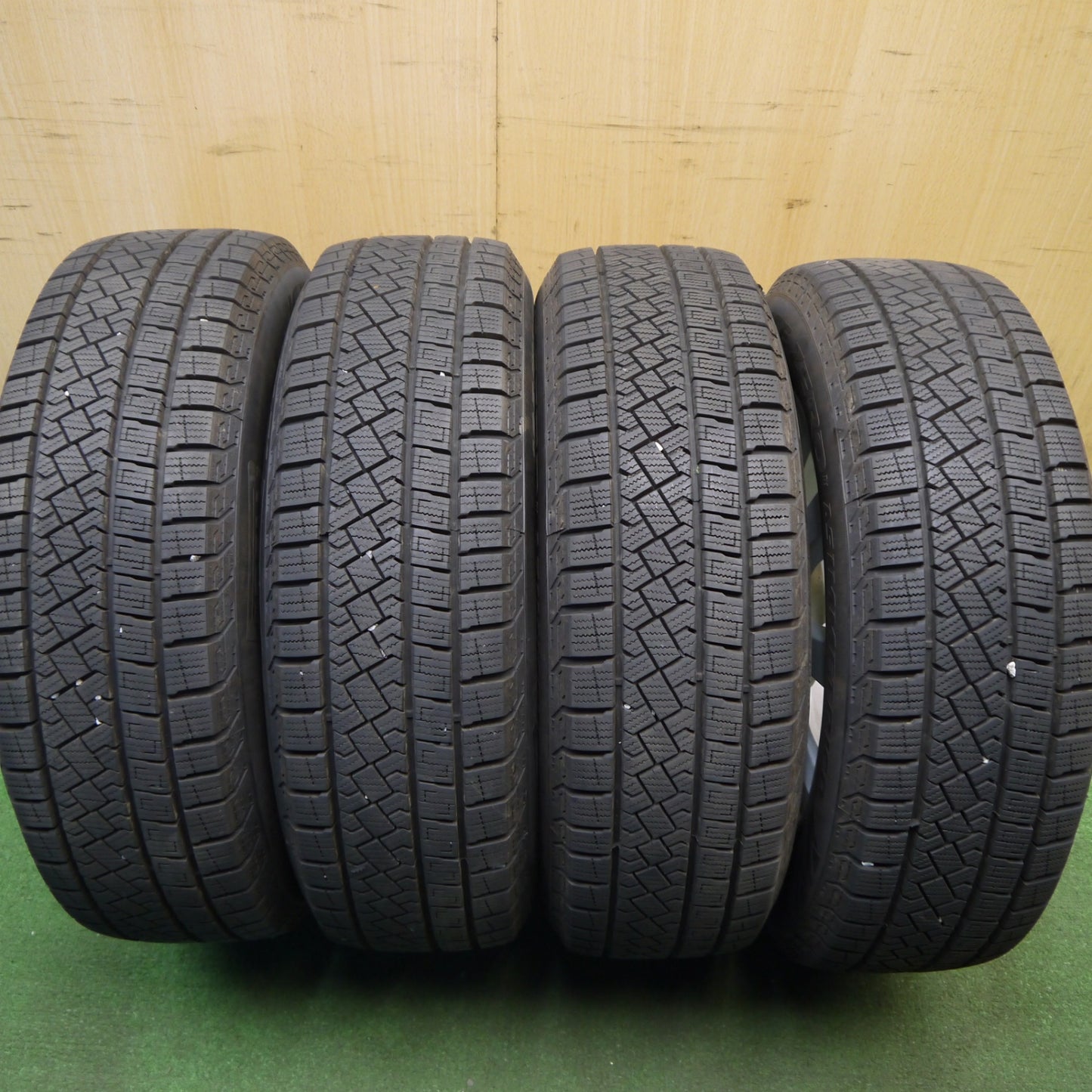 バリ溝！24年！キレイ！9.5分以上★スタッドレス 185/65R15 ピレリ アイスゼロ アシンメトリコ ravrion RS01 ラブリオン 15インチ PCD100/4H★6031003Hス