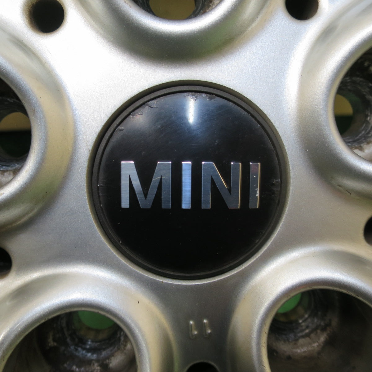 [送料無料] バリ溝！22年！ほぼ10分★MINI ミニ クロスオーバー R60 純正 205/60R16 スタッドレス ブリヂストン ブリザック VRX3 16インチ PCD120/5H★4123016イス