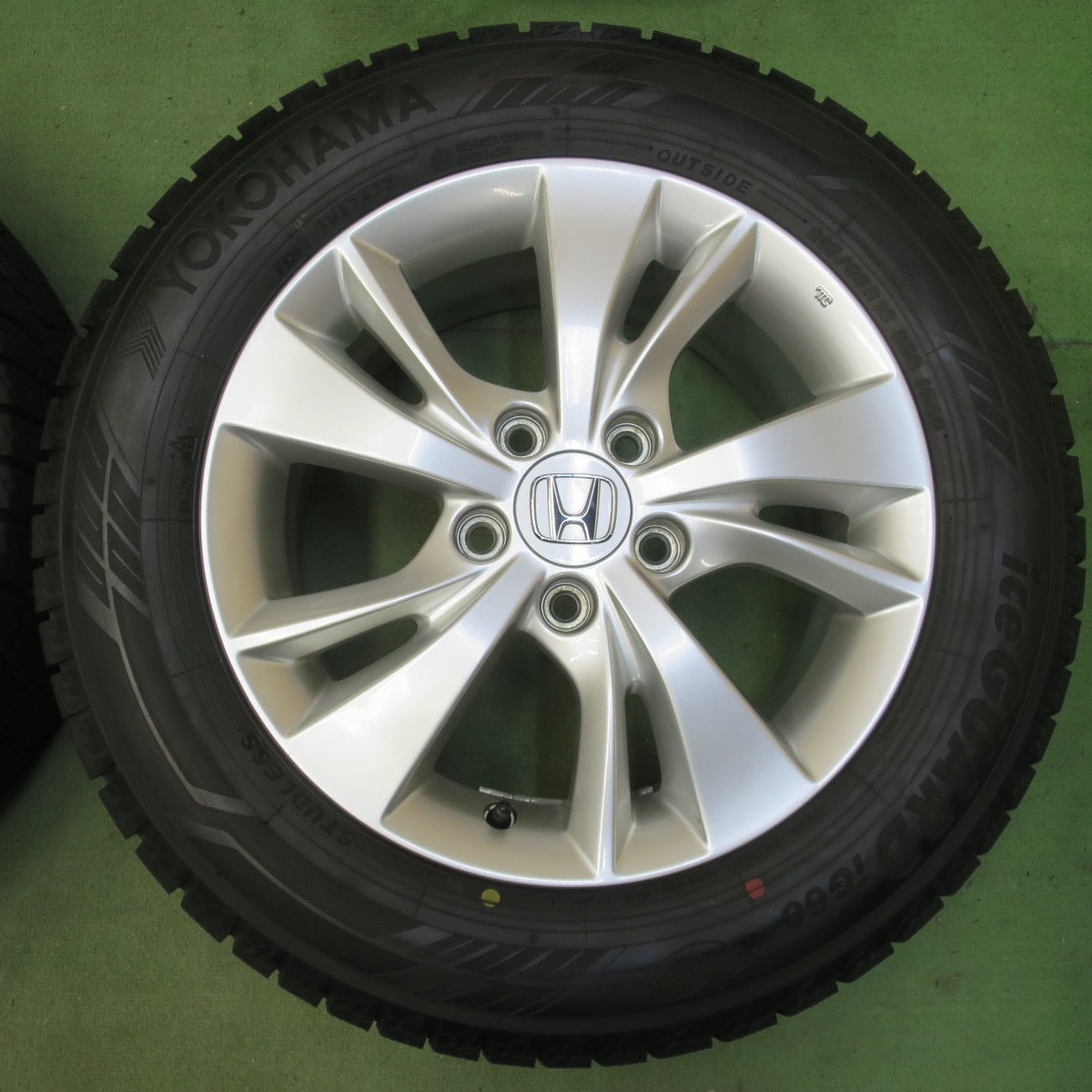 バリ溝！23年！キレイ！9.5分◎ホンダ RU ヴェゼル 純正 215/60R16 スタッドレス ヨコハマ アイスガード iG60 16インチ PCD114.3/5H◎6070103イス