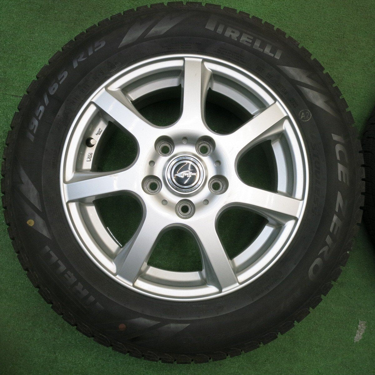 バリ溝！22年！9分★スタッドレス 195/65R15 ピレリ アイス ゼロ アシンメトリコ ravrion P3 ラブリオン 15インチ PCD114.3/5H★5032104NJス
