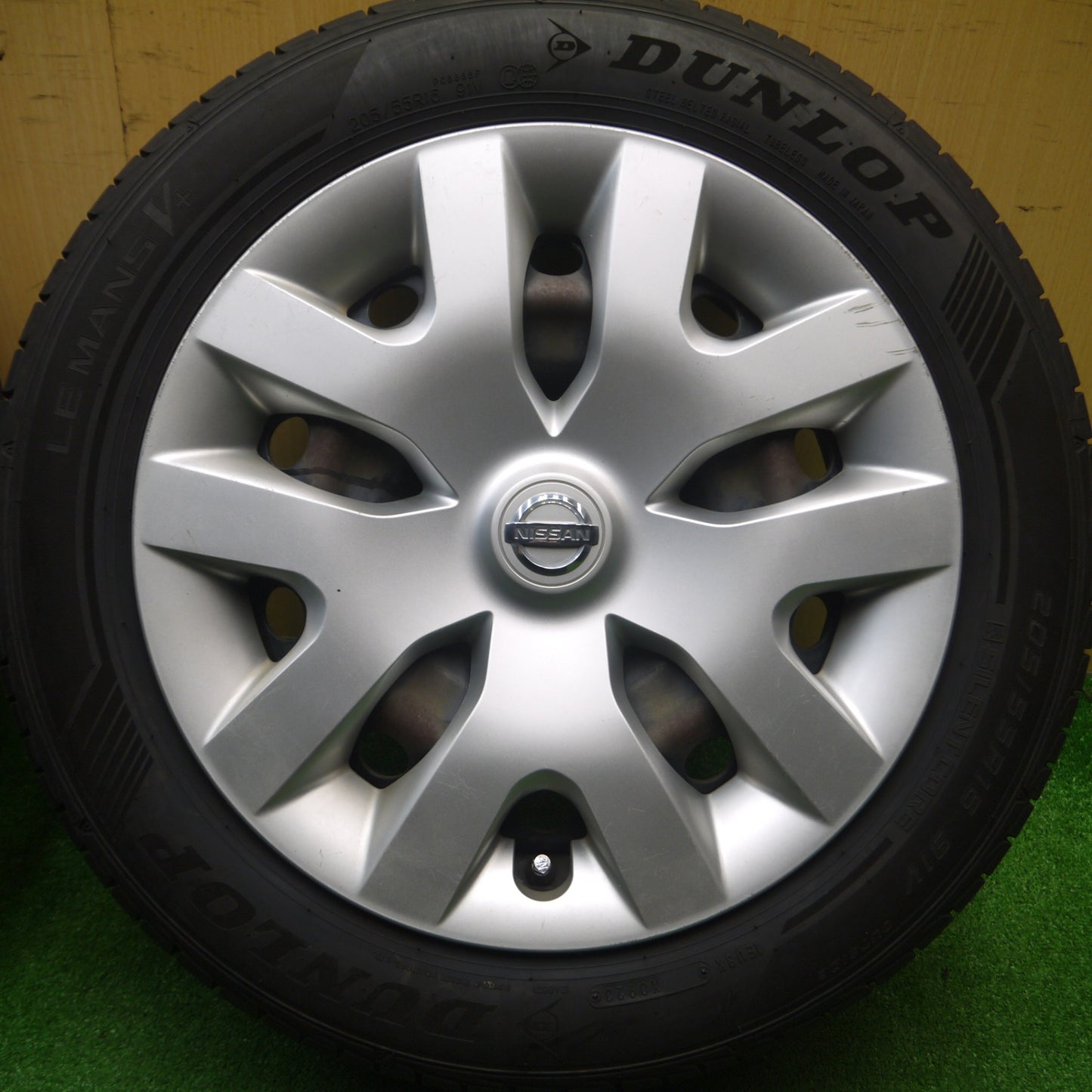 [送料無料] バリ溝! 23年! 9.5分★日産 リーフ ジューク 純正 スチール 205/55R16 ダンロップ  ルマン5 プラス 16インチ PCD114.3/5H★4100704Hノ