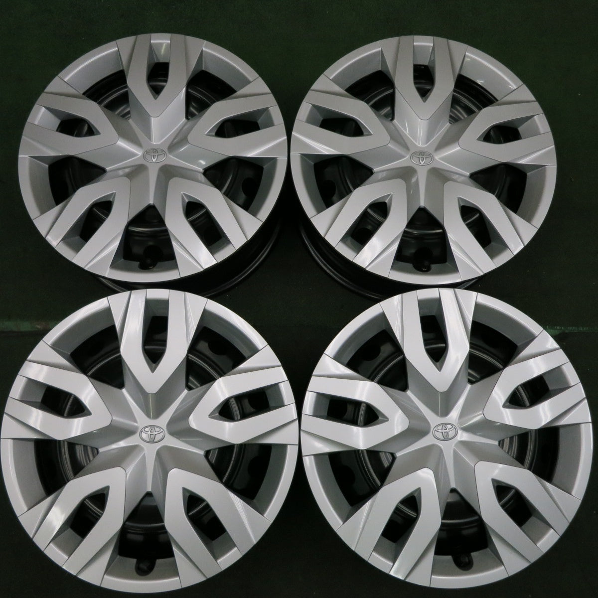 *送料無料* 新車外し★トヨタ カローラ クロス 純正 スチール ホイール 17インチ 17×6.5J PCD114.3/5H★4060903HAホ