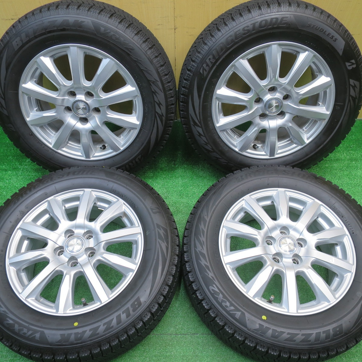 バリ溝！24年！キレイ！9.5分★プリウス 等 195/65R15 スタッドレス ブリヂストン ブリザック VRX2 JOKER ジョーカー 15インチ PCD100/5H★5102203NJス